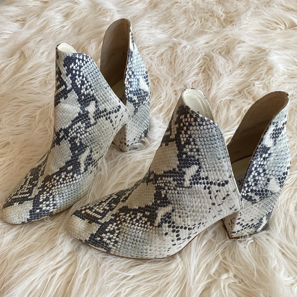 STEVE MADDEN ROOKIE ankle booties - Picture 2 of 14